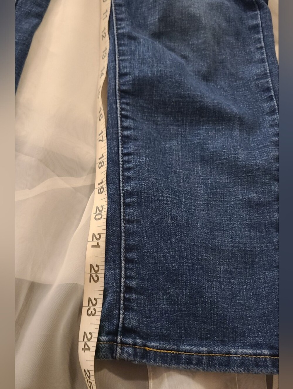 Levi's Women's "Boyfriend" Cropped Jeans Classic Mid Blue , Size 29 - Picture 8 of 11